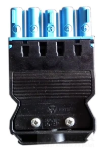  Złącze żeńskie z odciążeniem (niebieskie)